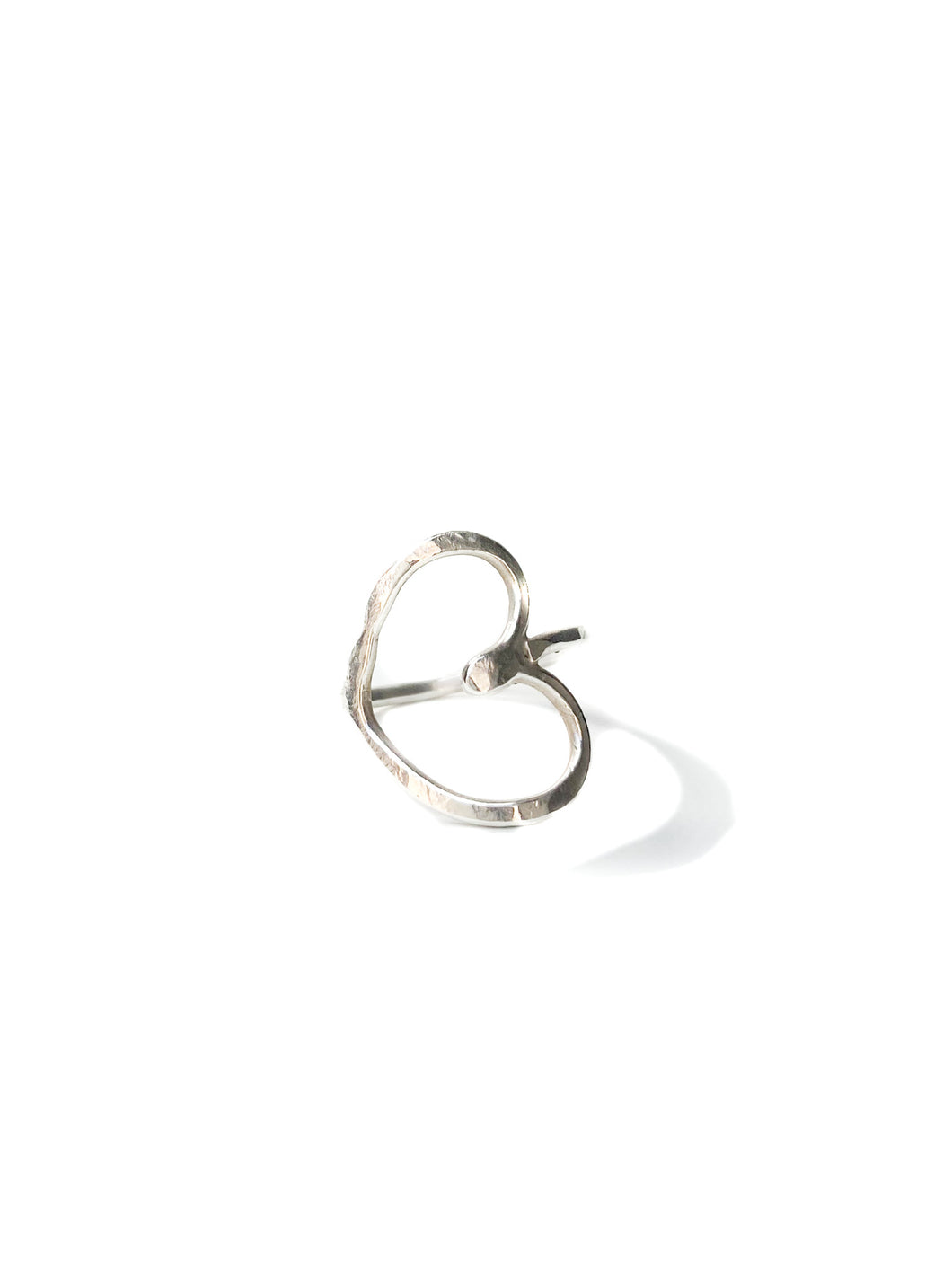 Silver ring with sideways heart 93.5