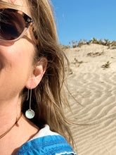 Load image into Gallery viewer, Circular drop earrings in turquoise on the body
