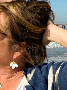 Daisy shaped earrings yellow and white