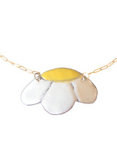 Load image into Gallery viewer, Daisy Necklace
