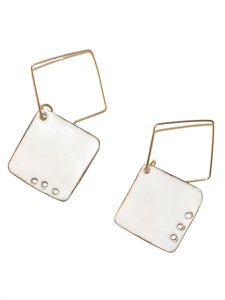 square earrings in White