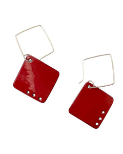 Square earrings in red enamel